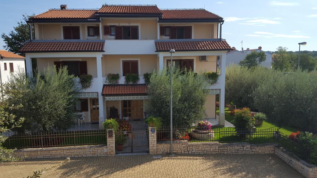Ulika Rooms & Apartments Poreč Exterior foto
